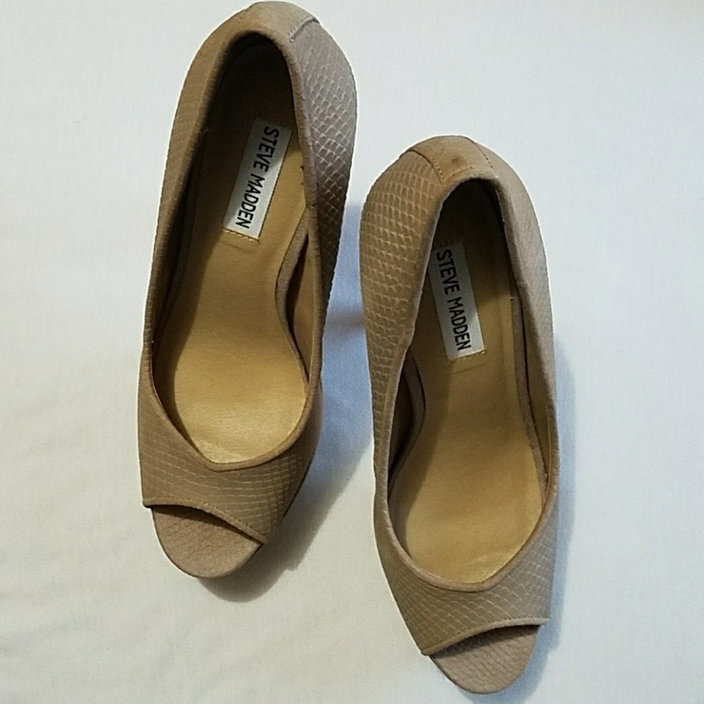 Steve Madden Tan heels